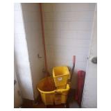 MOP PAIL & WRINGER
