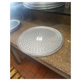 18" PERFORATED PIZZA TRAYS