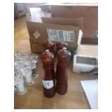 PEPPER MILLS