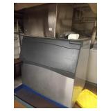 HOSHIZAKI 700 LB WATER COOLED ICE MACHINE