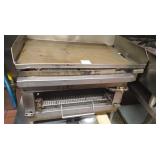 32" GAS FLAT GRILL WITH CHEESEMELTER