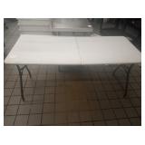 LIFETIME 5 FT FOLDING TABLE
