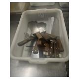 LOT OF 18 SPATULAS