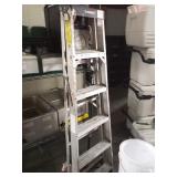 HUSKY 6 FT LADDER