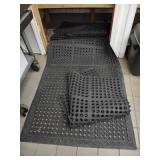 LOT OF FLOOR MATS