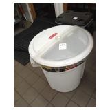 RUBBERMAID INGREDIENT BIN