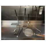 LOT OF 8 UTENSILS