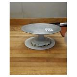 SPINNING CAKE STAND
