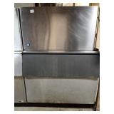 HOSHIZAKI 1300 LB WATER COOLED ICE MACHINE
