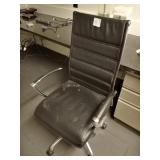 BLACK OFFICE CHAIR