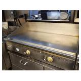 KEATING MIRROR FINISH 4 FT GAS FLAT GRILL