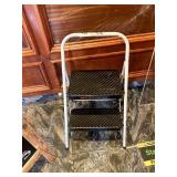 STEP LADDER