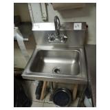 HAND SINK 17" X 15"
