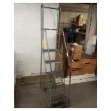 STEP LADDER ON WHEELS