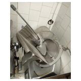 HOBART 2612 SLICER 1 PHASE