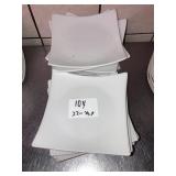 LOT OF 22 SQUARE PLATES 6"