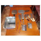 LOT OF 12 UTENSILS