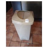 TRASH CAN