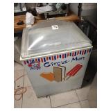 ICE CREAM CHEST FREEZER 27" X 22" X 39"