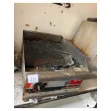 APW WYOTT 2 FT FLAT GRILL - AS IS
