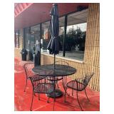 OUTDOOR DINING SET - 1 TABLE 4 CHAIRS 1 UMBRELLA