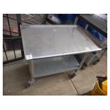 SS GRILL STAND ON WHEELS 36" X 24" X 28"
