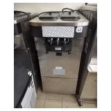 TAYLOR 2 FLAVOR & TWIST SOFT SERVE & FROYO MACHINE