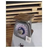 32 OZ CAPACITY PORTION SCALE