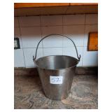 SS PAILS WITH HANDLES
