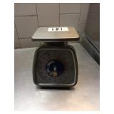 QUALITE 32 OZ SCALE - AS IS