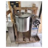NEW METOS MARINE ELECTRIC 440V TILTING KETTLE 4CS