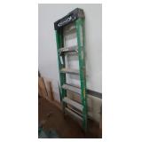 SHORT LADDER