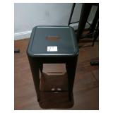 BACKLESS METAL STOOLS