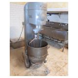 HOBART 140 QT MIXER & ATTACHMENTS & 2 BOWLS V-1401
