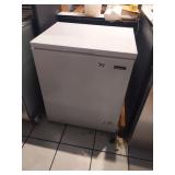 MAGIC CHEF CHEST FREEZER MCF5W4