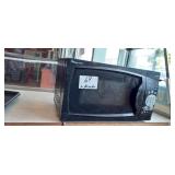 MAGIC CHEF MICROWAVE