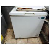 ENTREE CHEST FREEZER 30" X 20" X 33" TALL