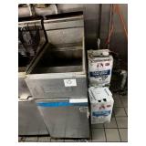 GAS DEEP FRYER - DOOR NEEDS REPAIR