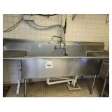3 BAY SINK WITH 2 SS DRAINBOARDS & SPRAY - 98"