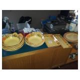 LOT OF 25 SALAD PLATTERS - PLASTIC