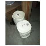 LOT OF 56 SQUARE PLATES 7"