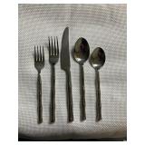 LOT OF 929 PCS HEAVY BAMBOO STAINLESS FLATWARE