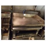 GAS FLAT GRIDDLE WITH CHEESE MELTER 31" X 21"