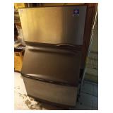 MANITOWOC 300 LB WATER COOLED ICE MACHINE SD0303W