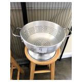 COLANDER 12" ROUND 7" DEEP