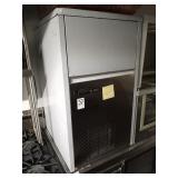 MASTER FROST M600 ICE MAKER 19" X 24" X 33" TALL