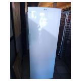 AVANTI UPRIGHT FREEZER SELF CONTAINED VF93QOW