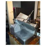 HOBART AUTOMATIC SLICER MODEL 1712