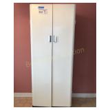 VINTAGE 2-DOOR 6-SHELF METAL UTILITY CABINET