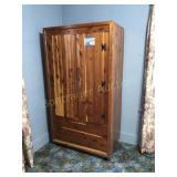 2-DOOR CEDAR CLOSET